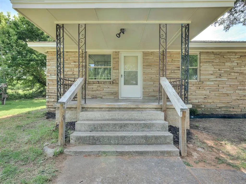 Front exterior — 240 N Bobby Mankin Drive, Choctaw, OK 73020