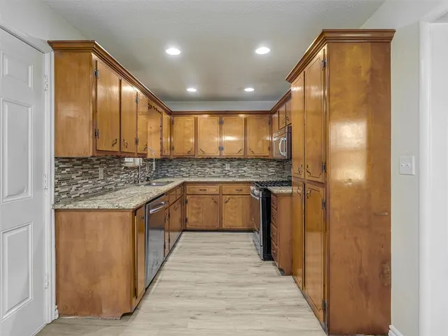 Photo 3 — 240 N Bobby Mankin Drive, Choctaw, OK 73020