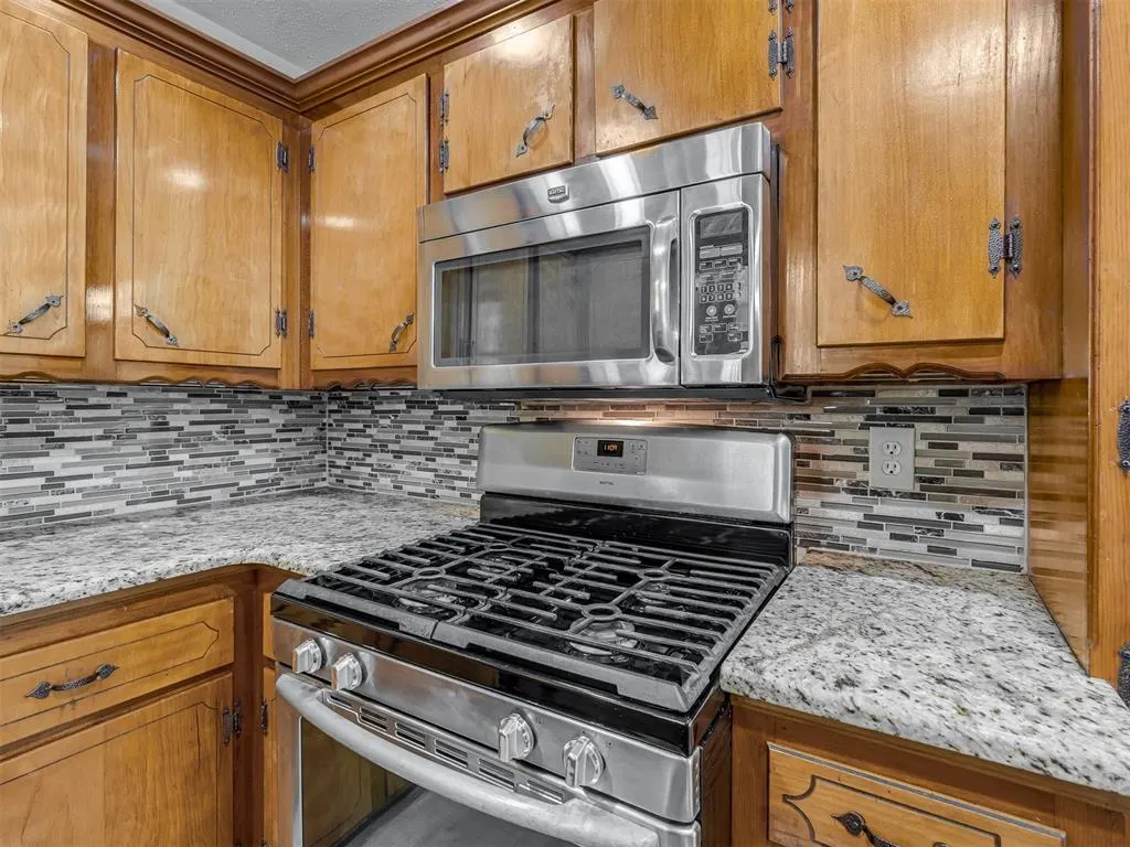 Photo 4 — 240 N Bobby Mankin Drive, Choctaw, OK 73020