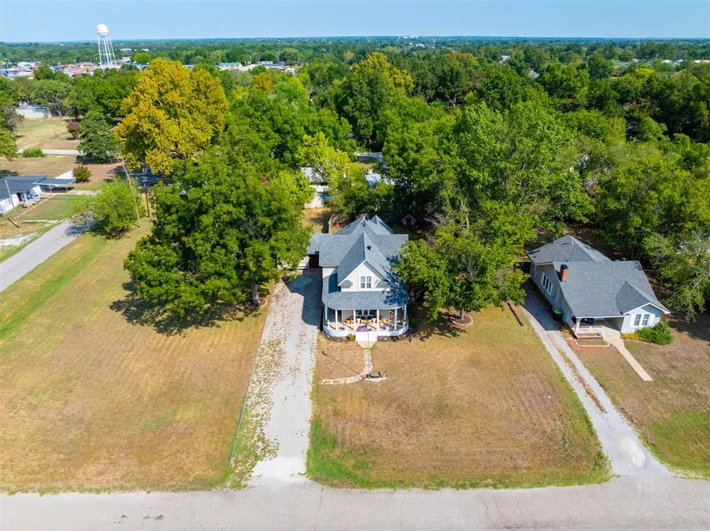 Photo 2 — 307 E Main Street, Tecumseh, OK 74873