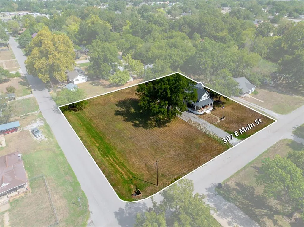 Photo 3 — 307 E Main Street, Tecumseh, OK 74873