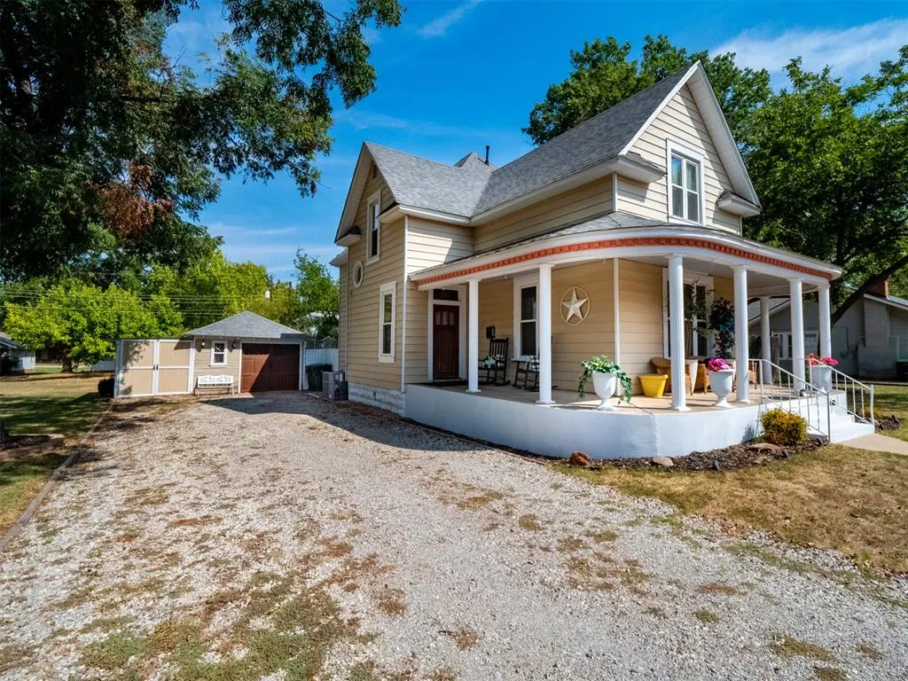 Photo 9 — 307 E Main Street, Tecumseh, OK 74873