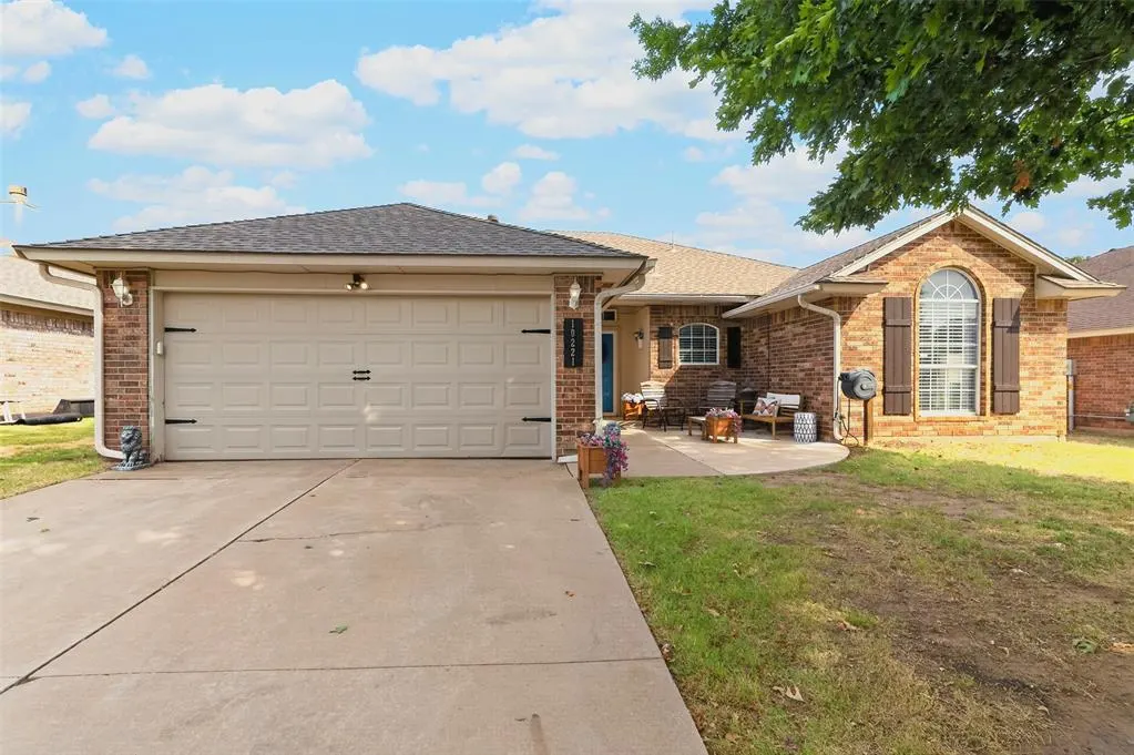 Front exterior — 10221 Bradford Way, Yukon, OK 73099