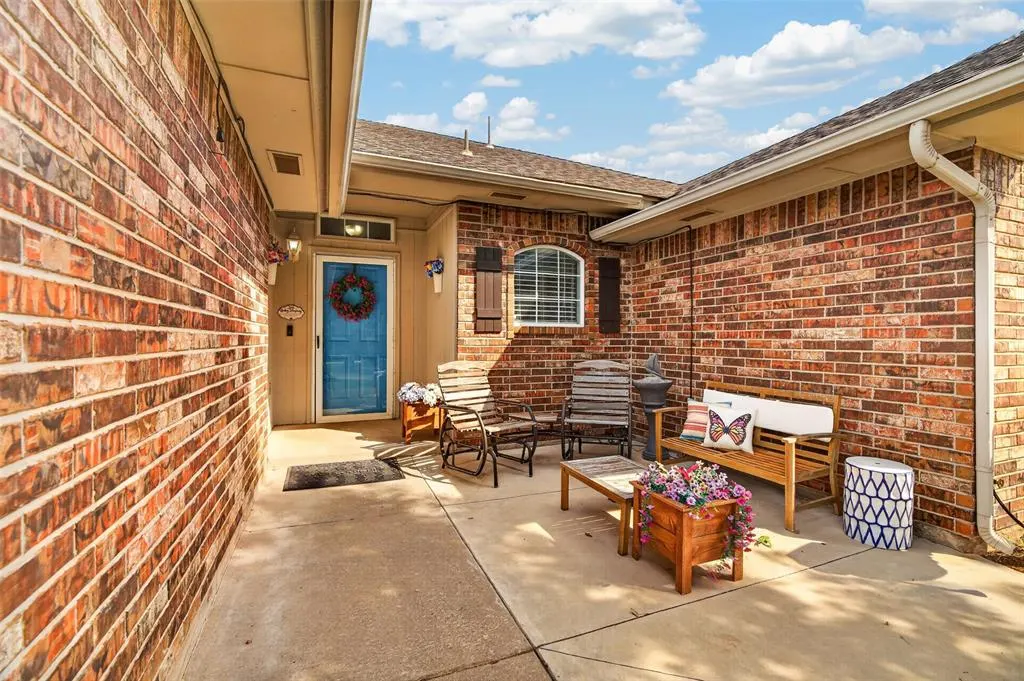 Photo 3 — 10221 Bradford Way, Yukon, OK 73099