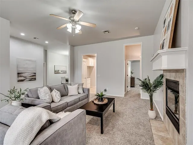 Photo 4 — 2308 Naples Way, Edmond, OK 73034