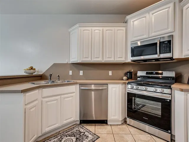 Photo 7 — 2308 Naples Way, Edmond, OK 73034
