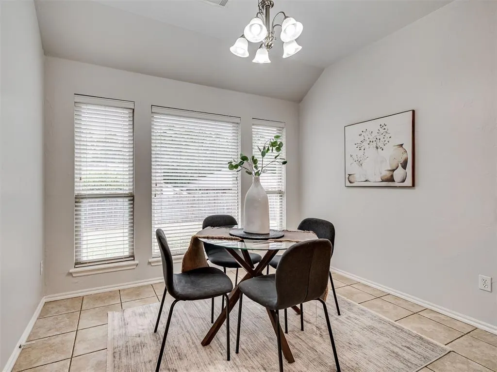 Photo 11 — 2308 Naples Way, Edmond, OK 73034