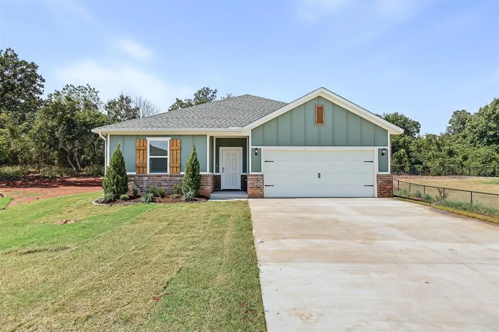 Front exterior — 837 Stella Trail, Guthrie, OK 73044