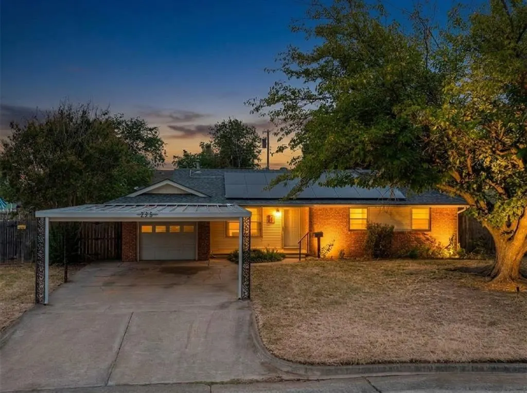 Front exterior — 225 Mimosa Drive, Norman, OK 73069