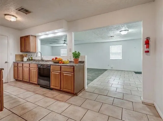 Photo 4 — 225 Mimosa Drive, Norman, OK 73069