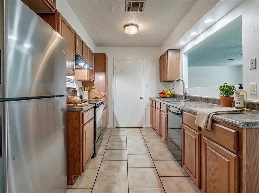 Photo 5 — 225 Mimosa Drive, Norman, OK 73069