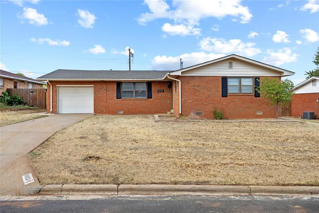 Front exterior — 1015 E Kee Street, Weatherford, OK 73096