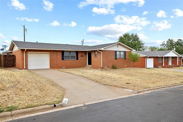 Photo 2 — 1015 E Kee Street, Weatherford, OK 73096