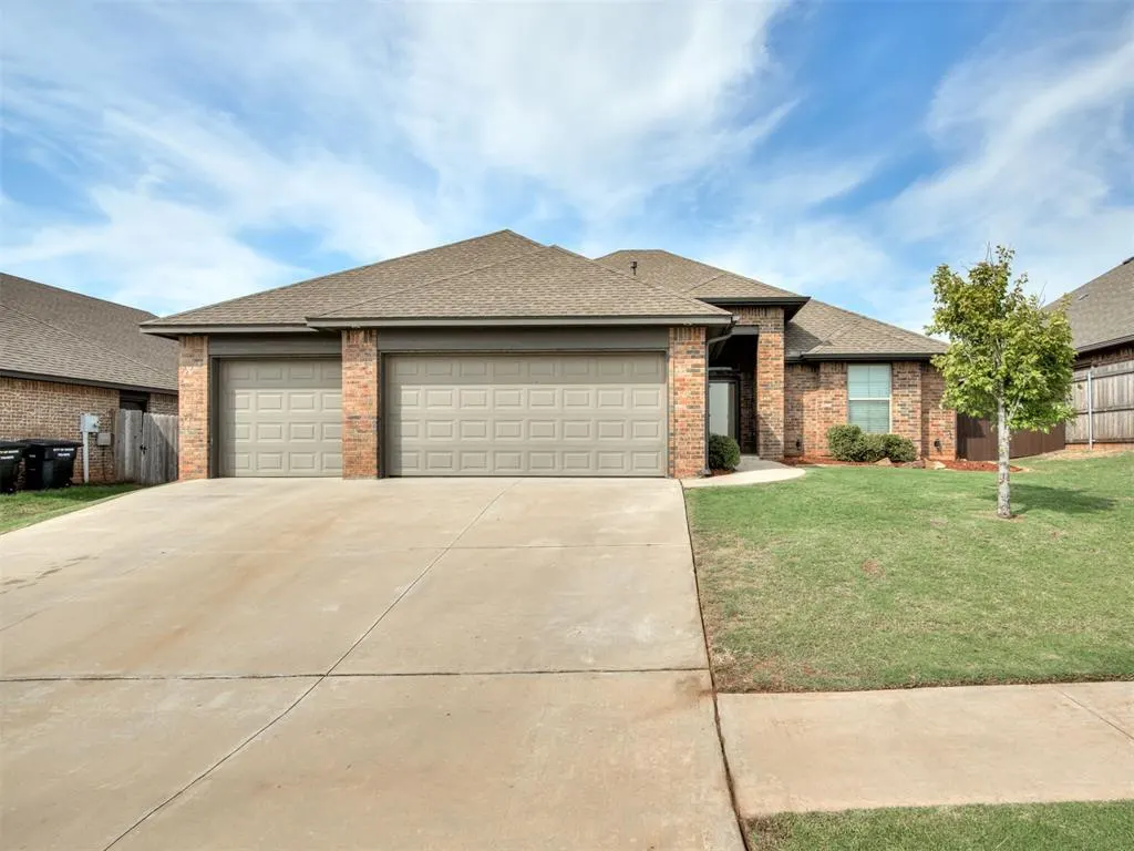 Front exterior — 1017 Dayton Lane, Moore, OK 73160