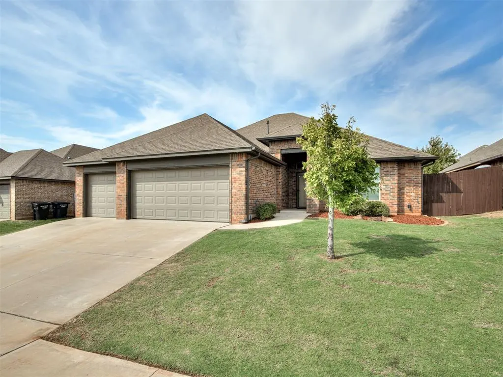 Photo 3 — 1017 Dayton Lane, Moore, OK 73160