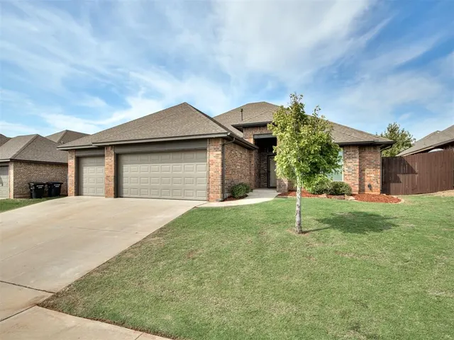 Photo 3 — 1017 Dayton Lane, Moore, OK 73160