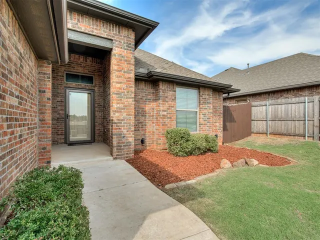 Photo 4 — 1017 Dayton Lane, Moore, OK 73160