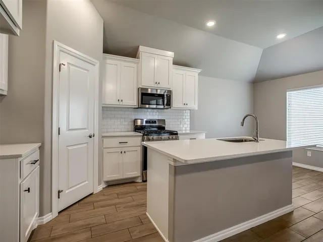 Photo 5 — 5513 Malpaso Creek Drive, Mustang, OK 73064