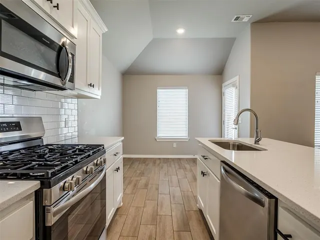 Photo 7 — 5513 Malpaso Creek Drive, Mustang, OK 73064