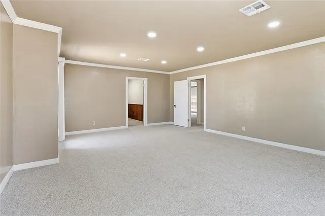 Photo 5 — 214 N Broadway Avenue, Hobart, OK 73651