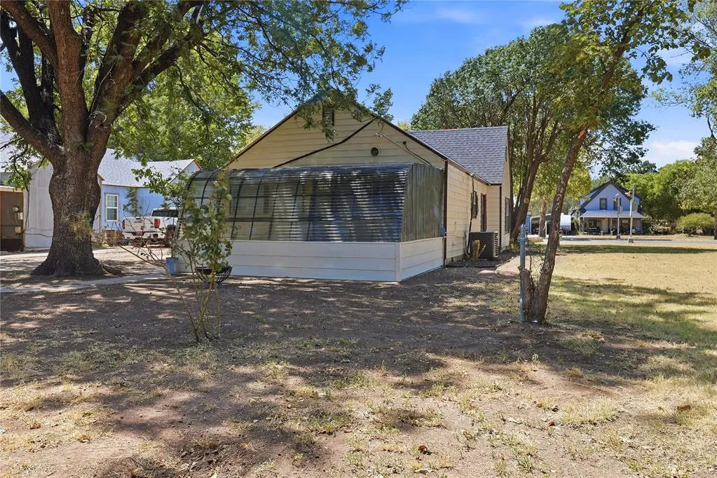 Photo 24 — 214 N Broadway Avenue, Hobart, OK 73651