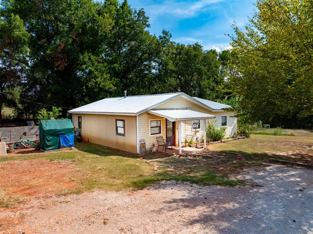 Front exterior — 23515 Us Highway 177, Tecumseh, OK 74873