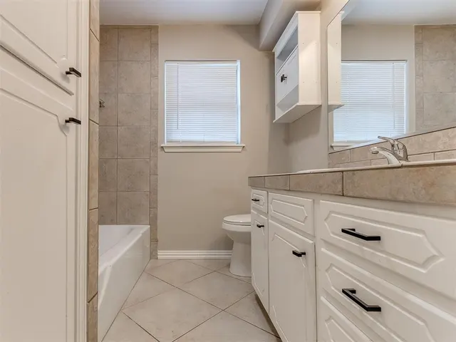 Photo 8 — 8129 NW 28th Terrace, Bethany, OK 73008
