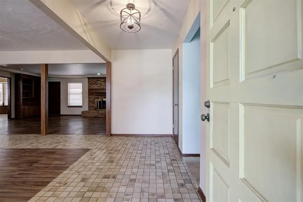 Photo 4 — 2904 Woodcreek Road, Midwest City, OK 73110