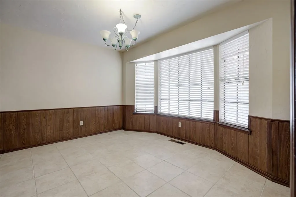 Photo 11 — 2904 Woodcreek Road, Midwest City, OK 73110