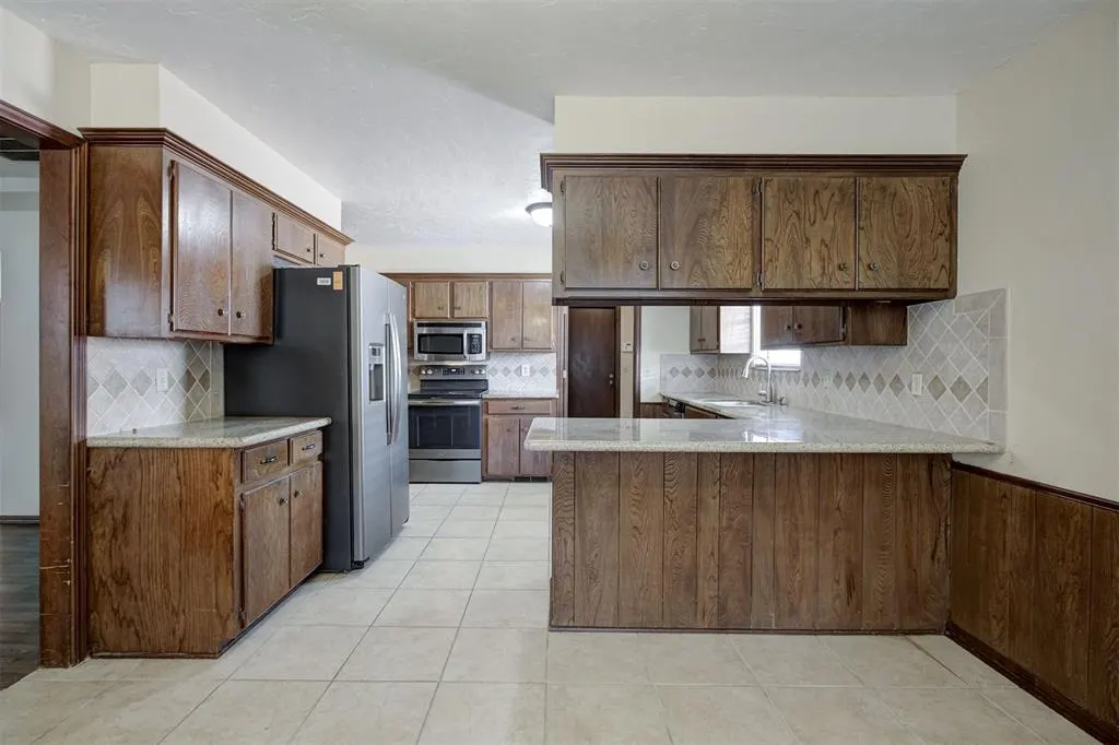 Photo 13 — 2904 Woodcreek Road, Midwest City, OK 73110