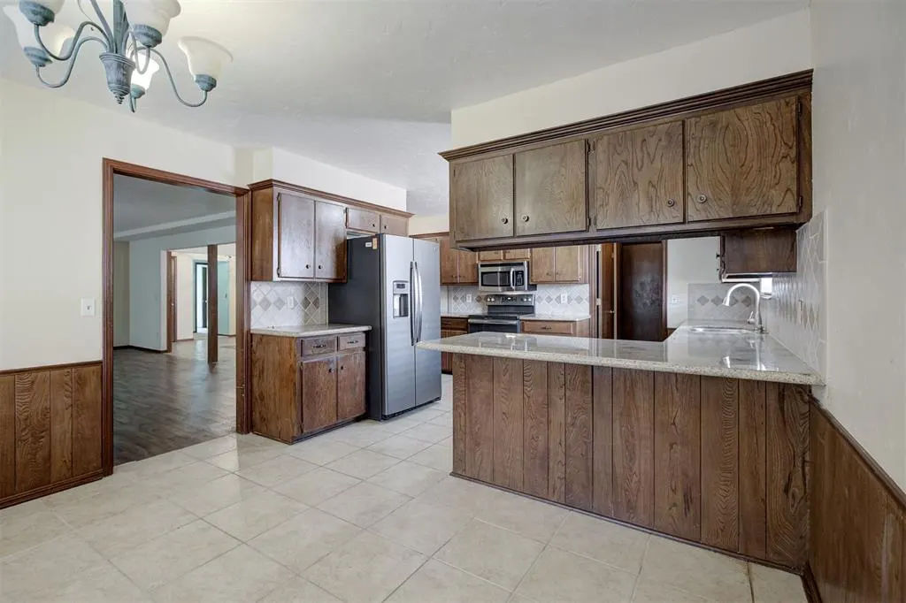 Photo 15 — 2904 Woodcreek Road, Midwest City, OK 73110