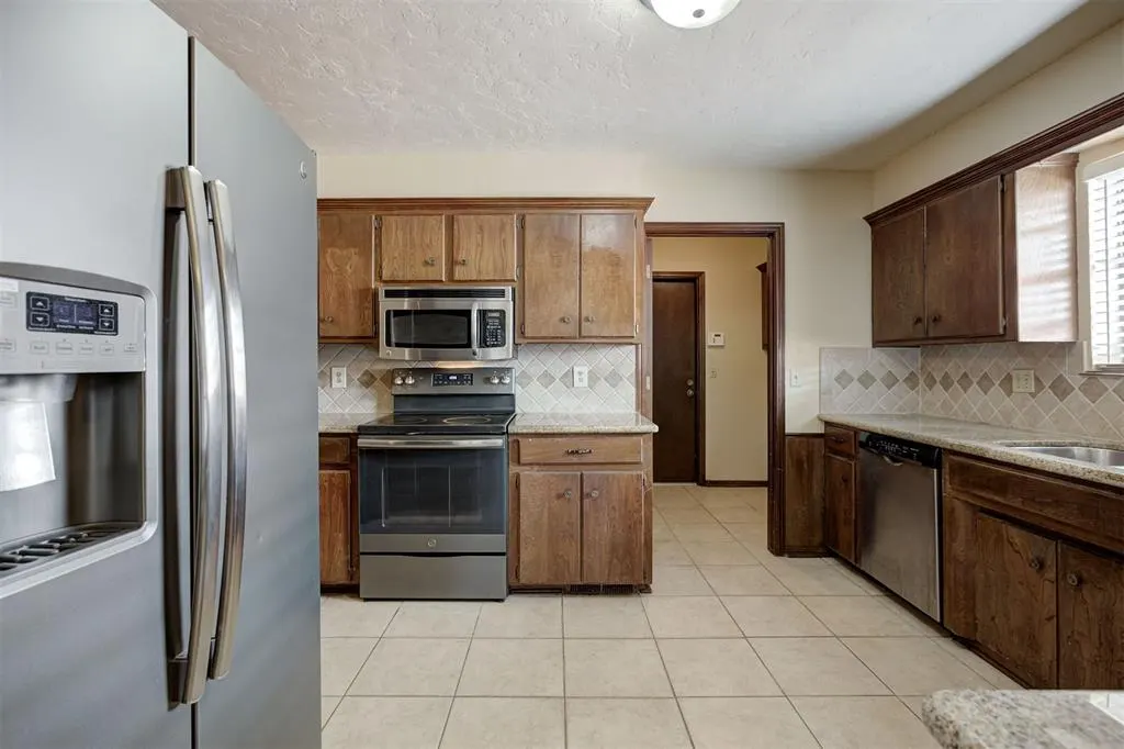 Photo 16 — 2904 Woodcreek Road, Midwest City, OK 73110