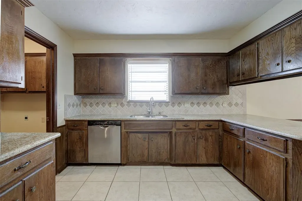Photo 17 — 2904 Woodcreek Road, Midwest City, OK 73110