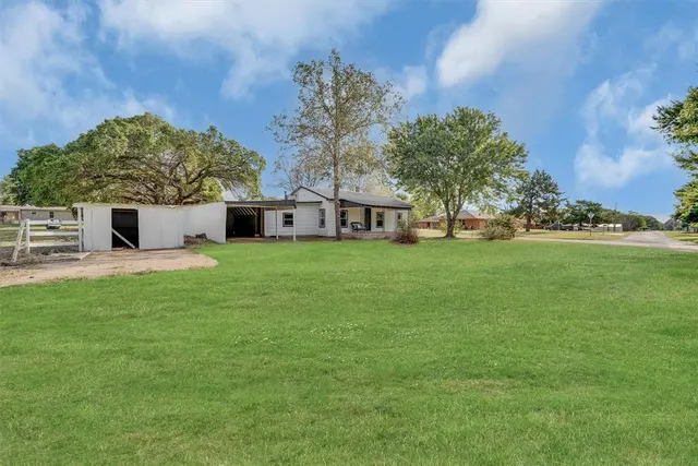 Photo 4 — 401 W 1st Street, Erick, OK 73645