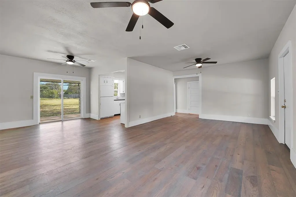 Photo 7 — 401 W 1st Street, Erick, OK 73645