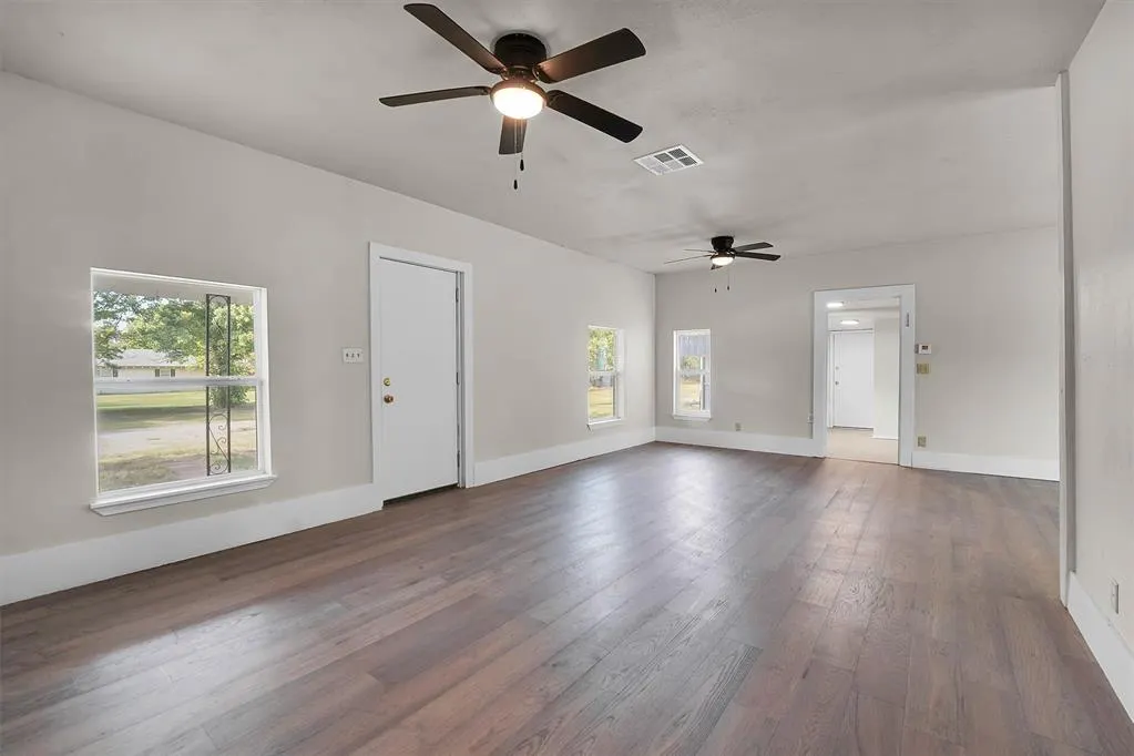 Photo 8 — 401 W 1st Street, Erick, OK 73645