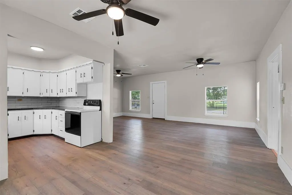 Photo 11 — 401 W 1st Street, Erick, OK 73645