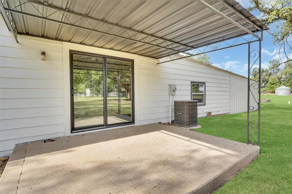 Photo 21 — 401 W 1st Street, Erick, OK 73645