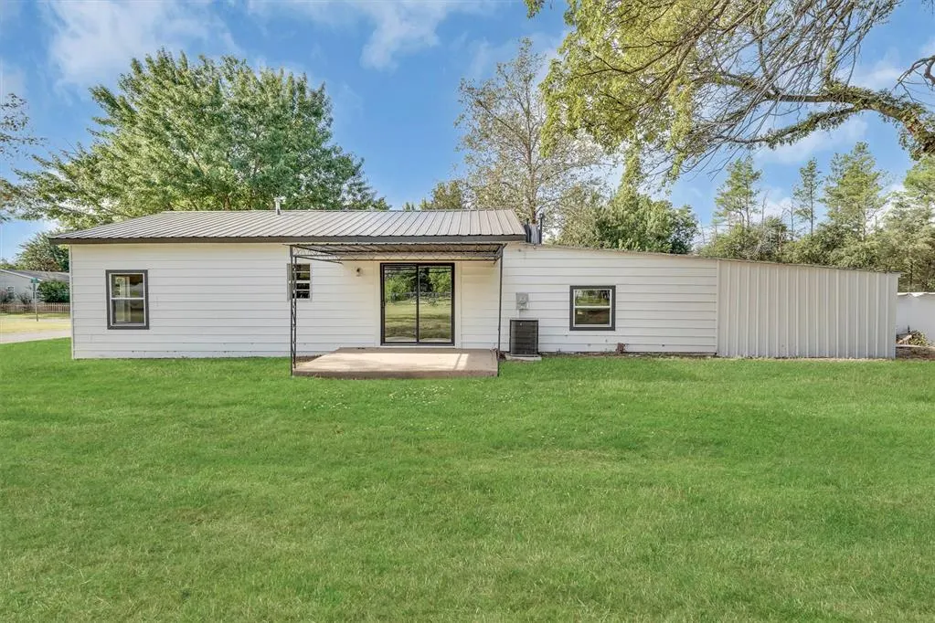 Photo 22 — 401 W 1st Street, Erick, OK 73645