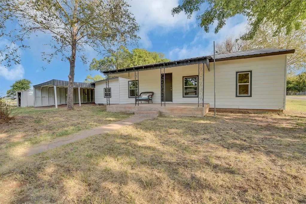 Photo 24 — 401 W 1st Street, Erick, OK 73645