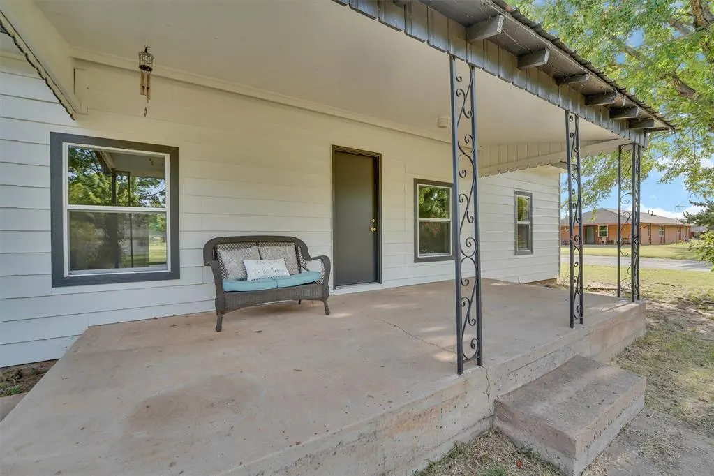 Photo 25 — 401 W 1st Street, Erick, OK 73645