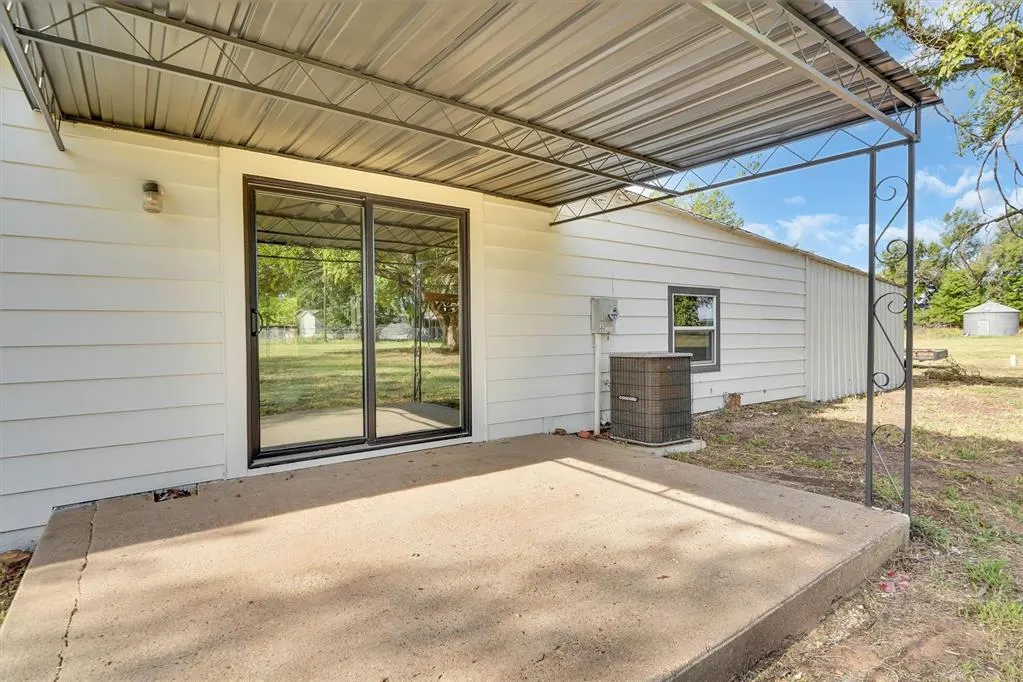 Photo 28 — 401 W 1st Street, Erick, OK 73645