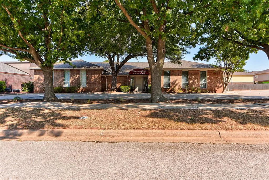 Front exterior — 2433 Wilcox Drive, Norman, OK 73069