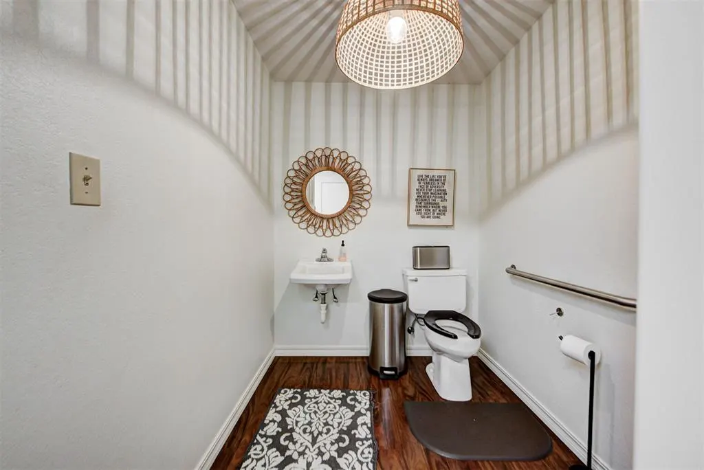 Photo 11 — 2433 Wilcox Drive, Norman, OK 73069