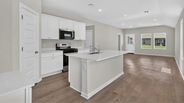 Photo 2 — 10321 Red Thistle Drive, Oklahoma City, OK 73114
