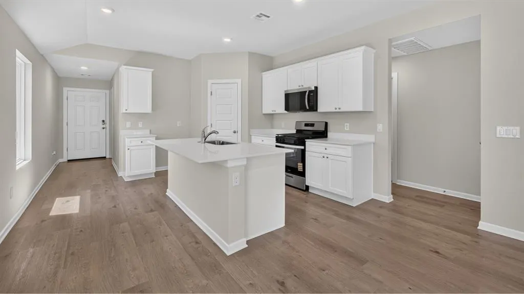 Photo 5 — 10321 Red Thistle Drive, Oklahoma City, OK 73114
