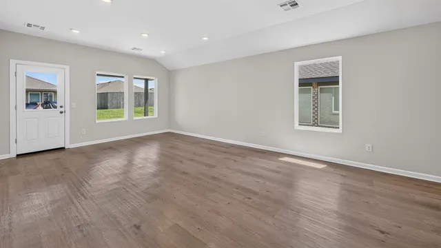 Photo 6 — 10321 Red Thistle Drive, Oklahoma City, OK 73114
