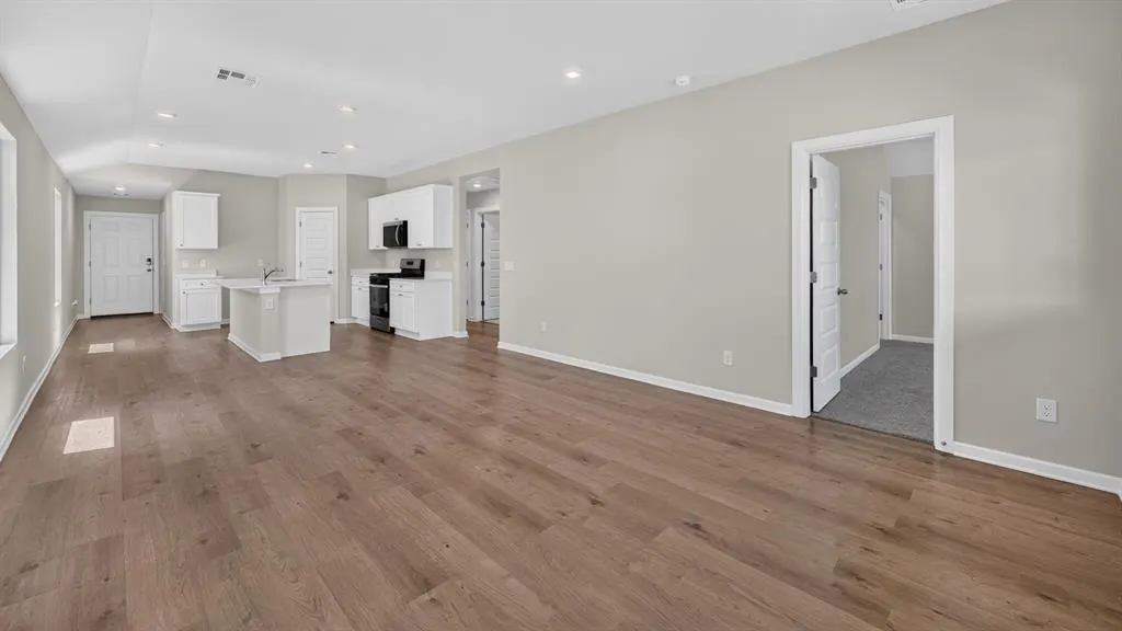Photo 7 — 10321 Red Thistle Drive, Oklahoma City, OK 73114