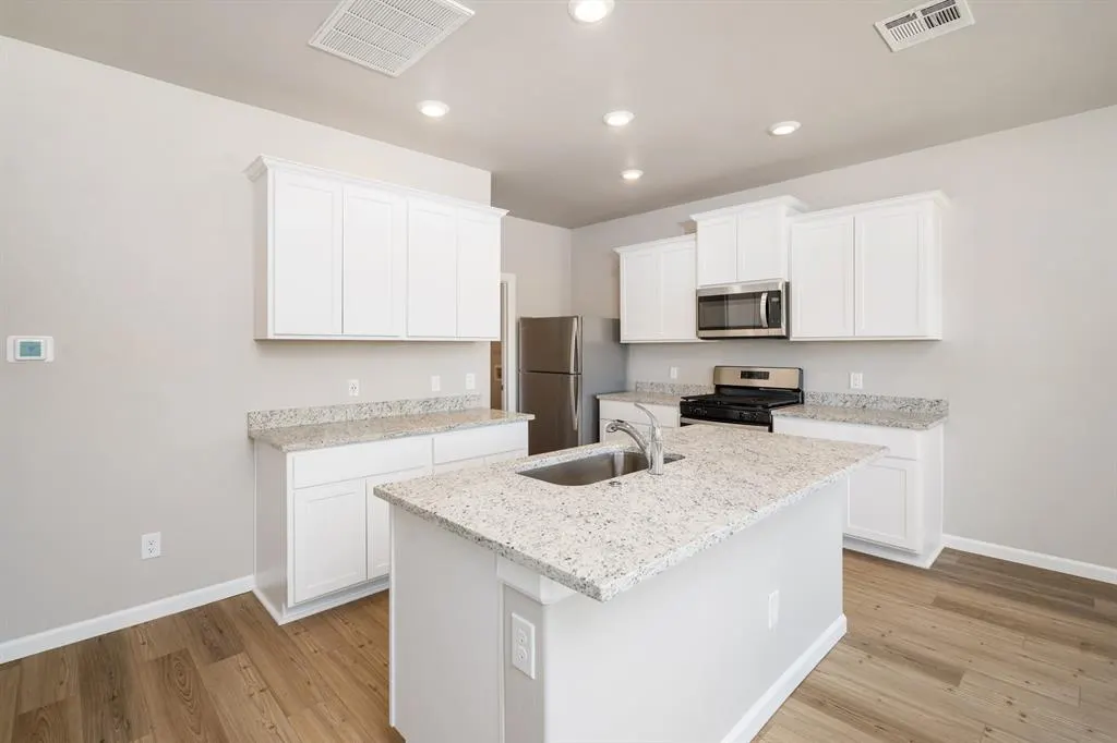 Photo 6 — 711 Sunny Street, Tuttle, OK 73089