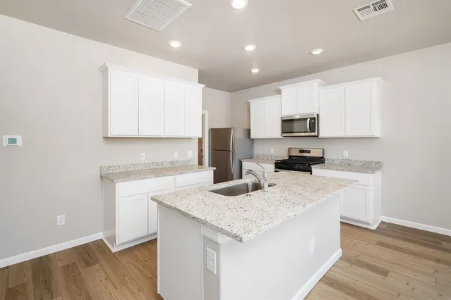 Photo 6 — 711 Sunny Street, Tuttle, OK 73089